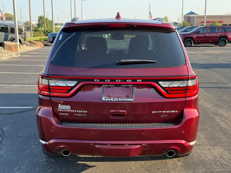 Dodge Durango Vehicle Full-screen Gallery Image 4