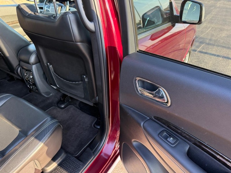 Dodge Durango Vehicle Full-screen Gallery Image 12