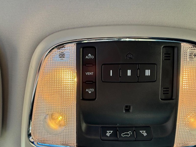 Dodge Durango Vehicle Full-screen Gallery Image 31