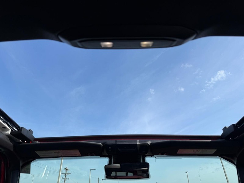 Jeep Wrangler Vehicle Full-screen Gallery Image 12