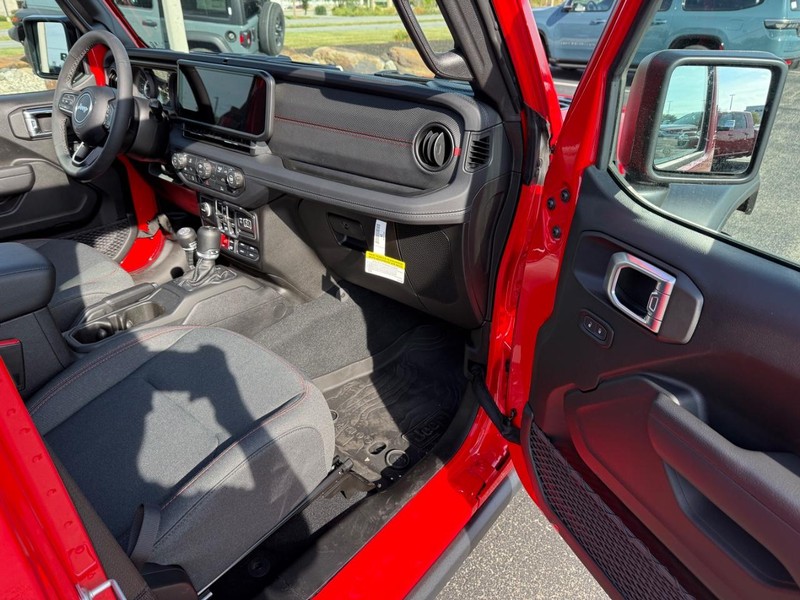 Jeep Wrangler Vehicle Full-screen Gallery Image 15