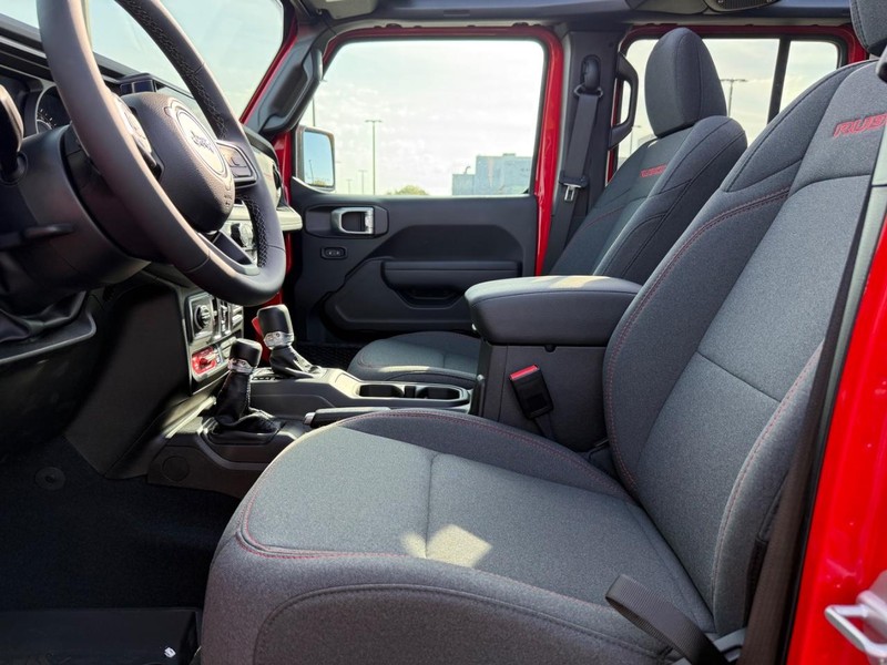 Jeep Wrangler Vehicle Full-screen Gallery Image 18