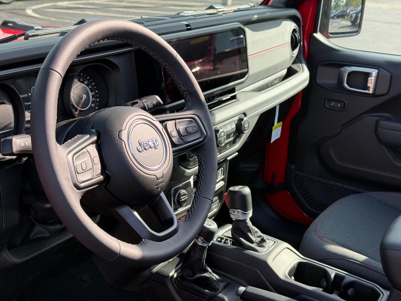 Jeep Wrangler Vehicle Full-screen Gallery Image 19