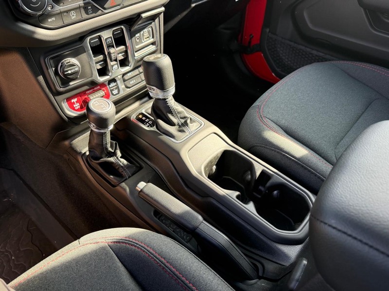 Jeep Wrangler Vehicle Full-screen Gallery Image 26