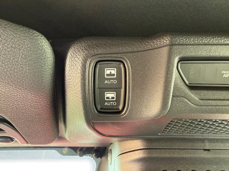 Jeep Wrangler Vehicle Full-screen Gallery Image 28