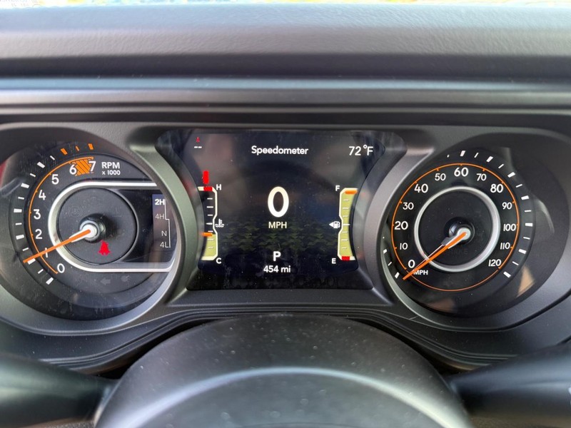 Jeep Wrangler Vehicle Full-screen Gallery Image 29
