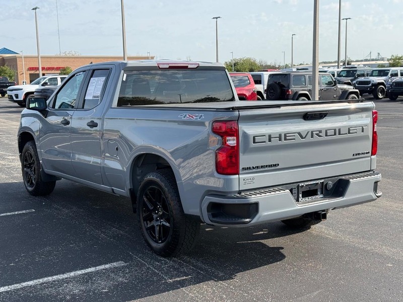 Chevrolet Silverado 1500 Vehicle Full-screen Gallery Image 05