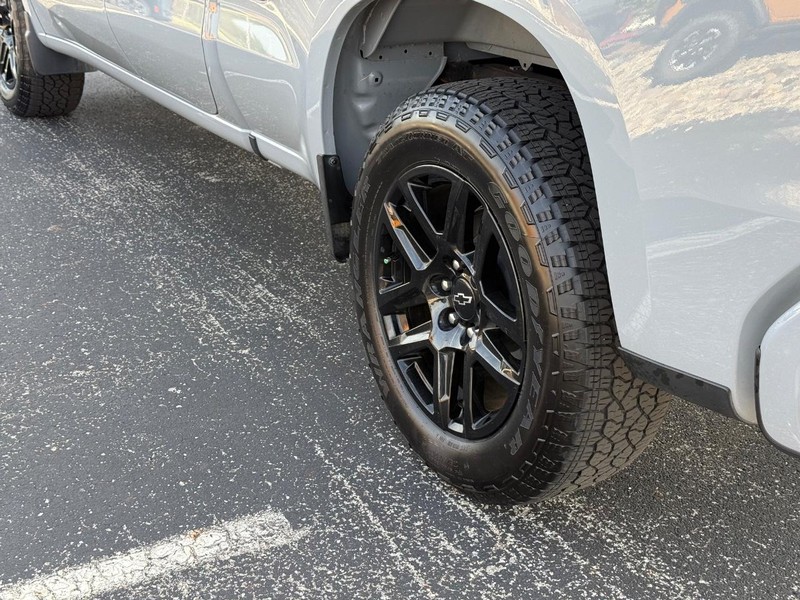 Chevrolet Silverado 1500 Vehicle Full-screen Gallery Image 06