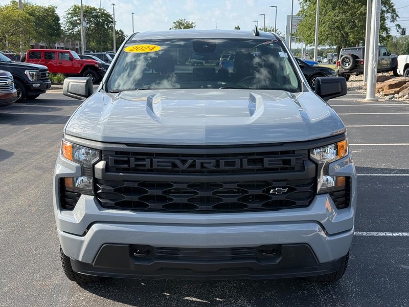 Chevrolet Silverado 1500 Vehicle Full-screen Gallery Image 09