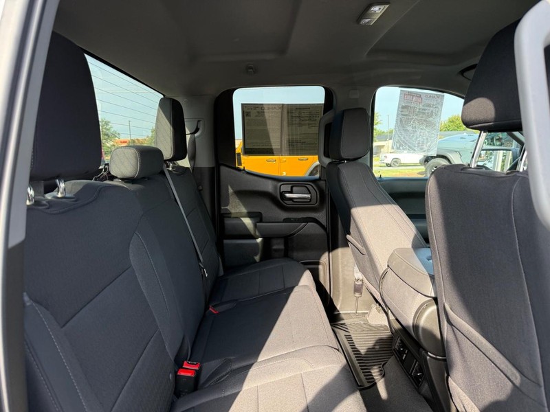 Chevrolet Silverado 1500 Vehicle Full-screen Gallery Image 10