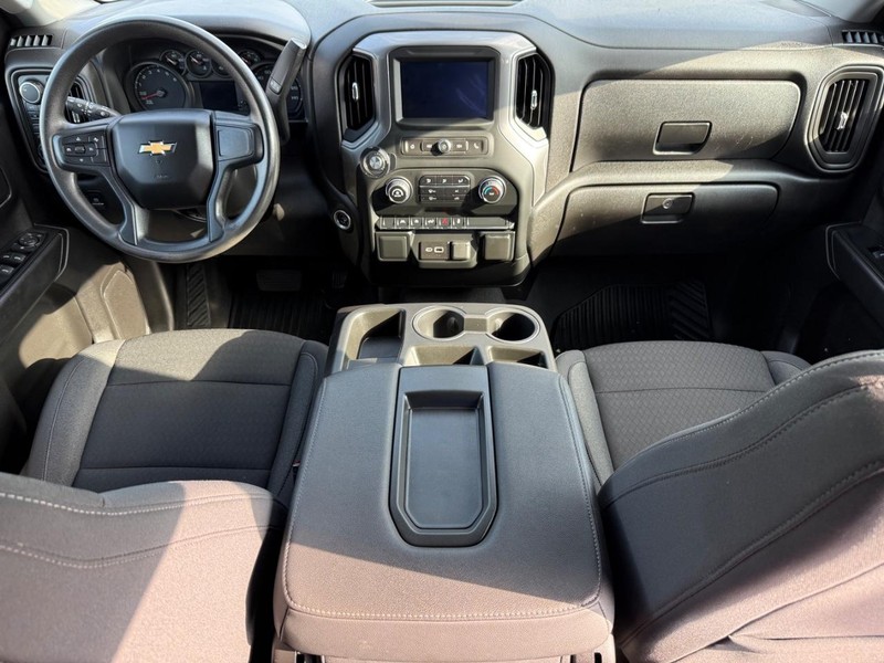 Chevrolet Silverado 1500 Vehicle Full-screen Gallery Image 12