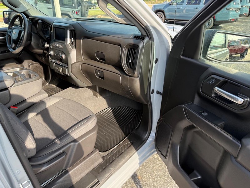 Chevrolet Silverado 1500 Vehicle Full-screen Gallery Image 14