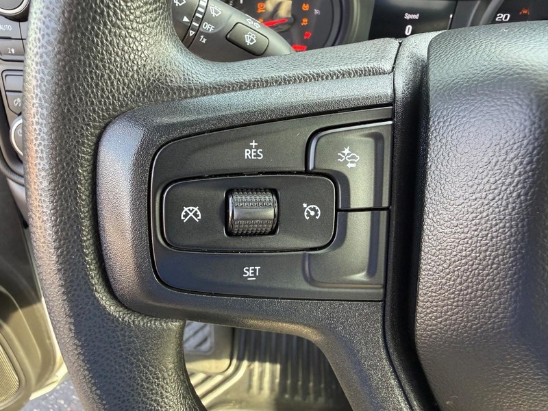 Chevrolet Silverado 1500 Vehicle Full-screen Gallery Image 19