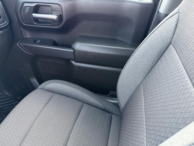 Chevrolet Silverado 1500 Vehicle Full-screen Gallery Image 25