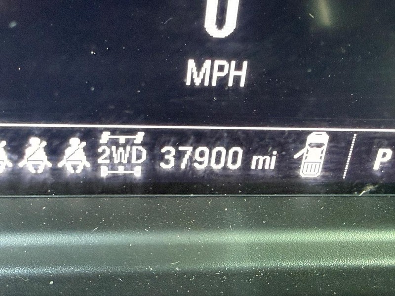 Chevrolet Silverado 1500 Vehicle Full-screen Gallery Image 27