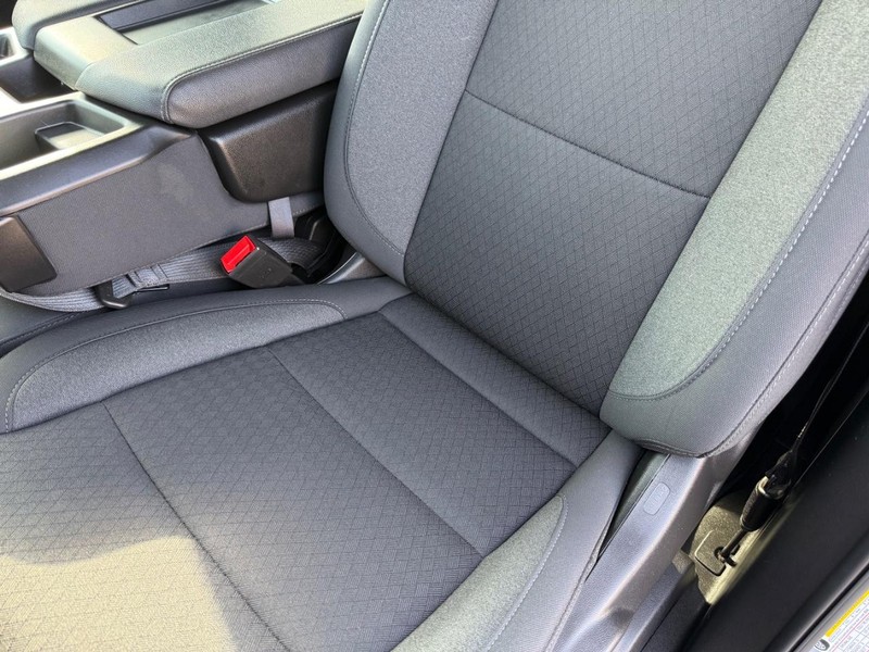 Chevrolet Silverado 1500 Vehicle Full-screen Gallery Image 29