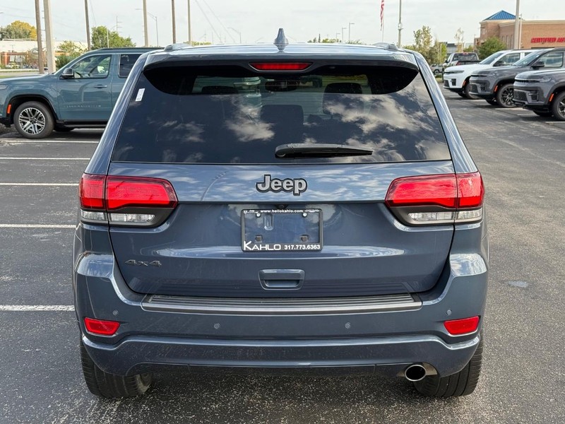 Jeep Grand Cherokee Vehicle Full-screen Gallery Image 4