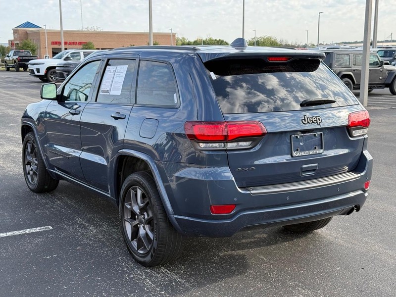 Jeep Grand Cherokee Vehicle Full-screen Gallery Image 5