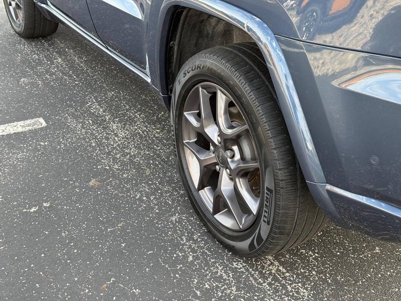 Jeep Grand Cherokee Vehicle Full-screen Gallery Image 6