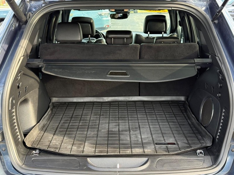 Jeep Grand Cherokee Vehicle Full-screen Gallery Image 7