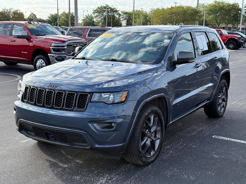 Jeep Grand Cherokee Vehicle Full-screen Gallery Image 9