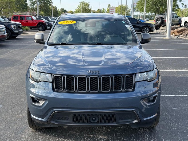 Jeep Grand Cherokee Vehicle Full-screen Gallery Image 10