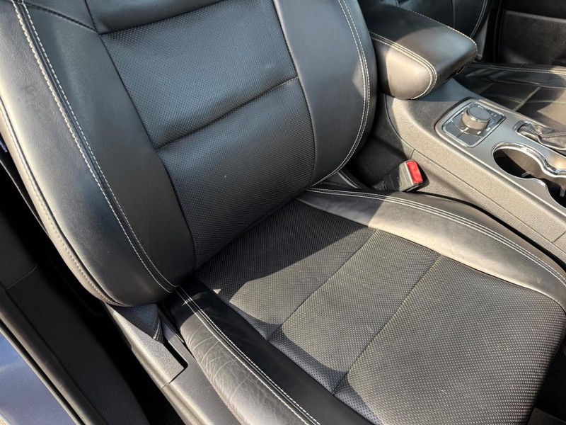 Jeep Grand Cherokee Vehicle Full-screen Gallery Image 17