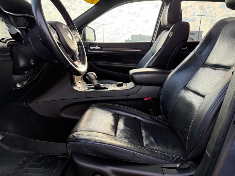 Jeep Grand Cherokee Vehicle Full-screen Gallery Image 19