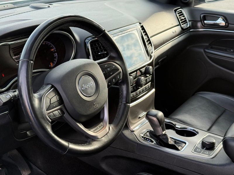Jeep Grand Cherokee Vehicle Full-screen Gallery Image 20