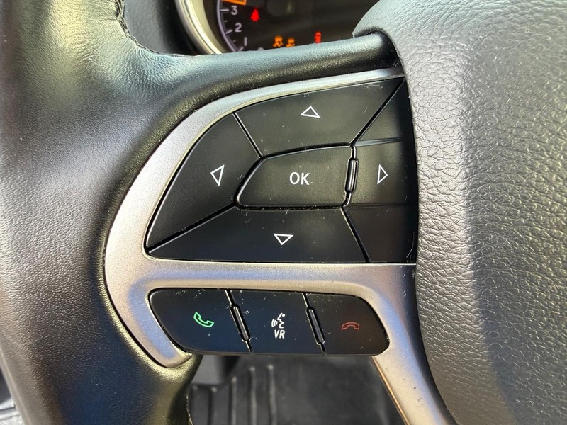 Jeep Grand Cherokee Vehicle Full-screen Gallery Image 21
