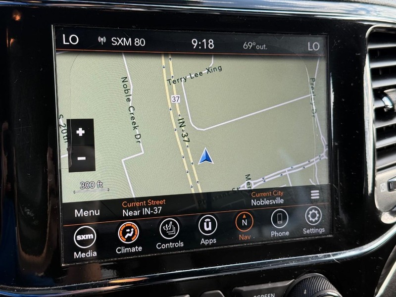 Jeep Grand Cherokee Vehicle Full-screen Gallery Image 25