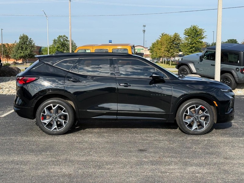 Chevrolet Blazer Vehicle Full-screen Gallery Image 02