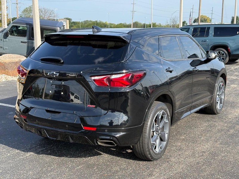 Chevrolet Blazer Vehicle Full-screen Gallery Image 03
