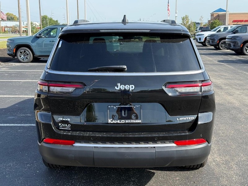 Jeep Grand Cherokee L Vehicle Full-screen Gallery Image 4