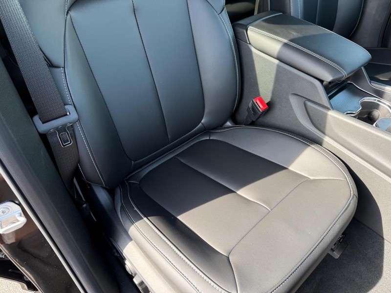 Jeep Grand Cherokee L Vehicle Full-screen Gallery Image 17