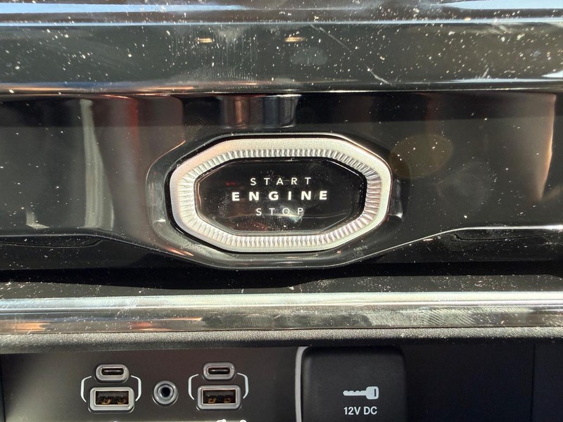 Jeep Grand Cherokee L Vehicle Full-screen Gallery Image 23