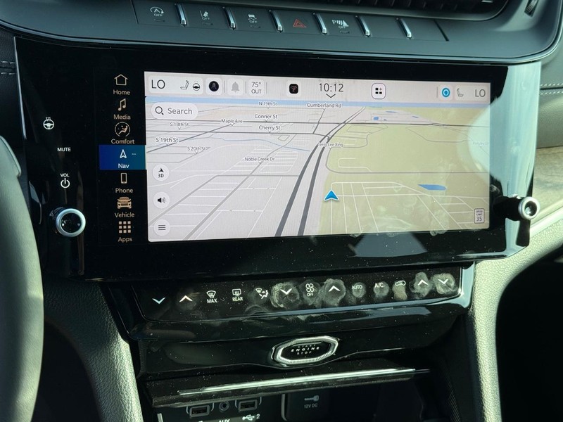 Jeep Grand Cherokee L Vehicle Full-screen Gallery Image 24