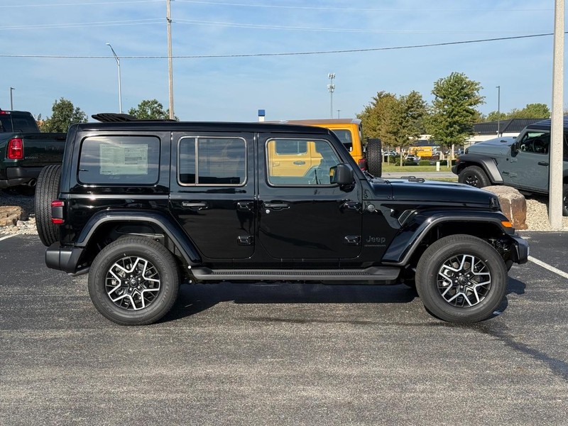 Jeep Wrangler Vehicle Full-screen Gallery Image 2