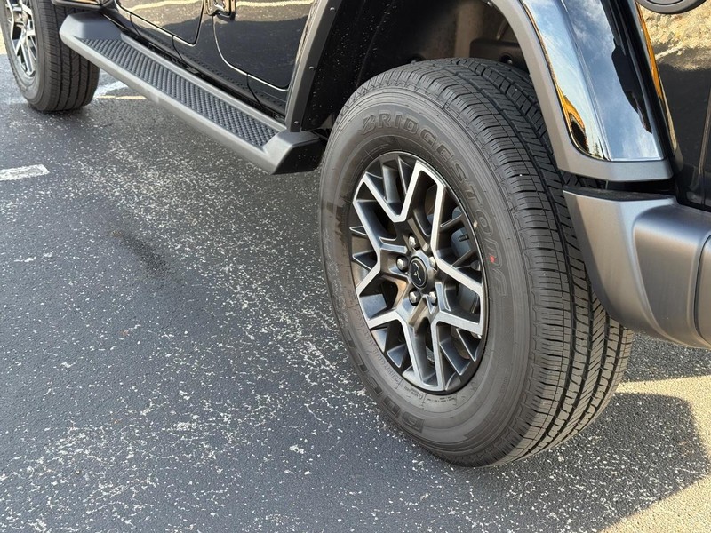 Jeep Wrangler Vehicle Full-screen Gallery Image 6
