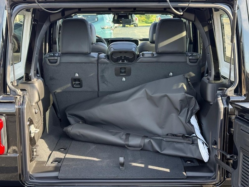 Jeep Wrangler Vehicle Full-screen Gallery Image 7
