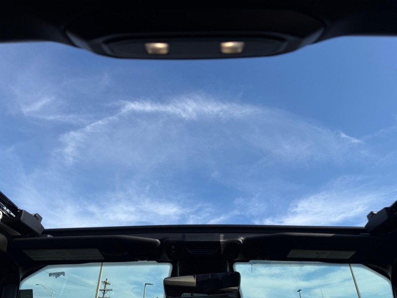Jeep Wrangler Vehicle Full-screen Gallery Image 12