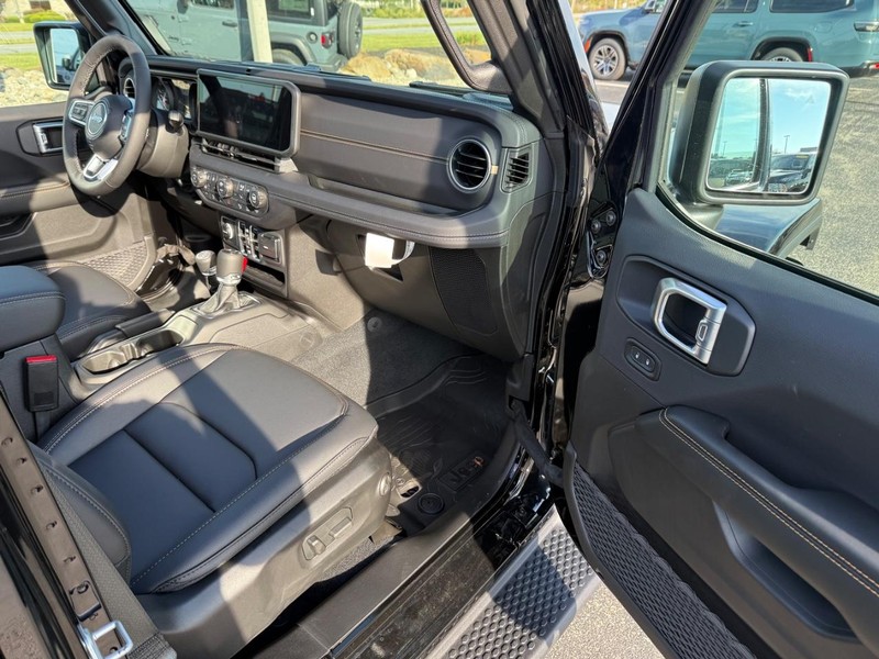 Jeep Wrangler Vehicle Full-screen Gallery Image 15