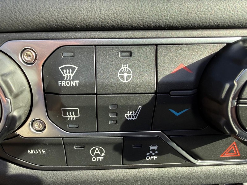 Jeep Wrangler Vehicle Full-screen Gallery Image 22