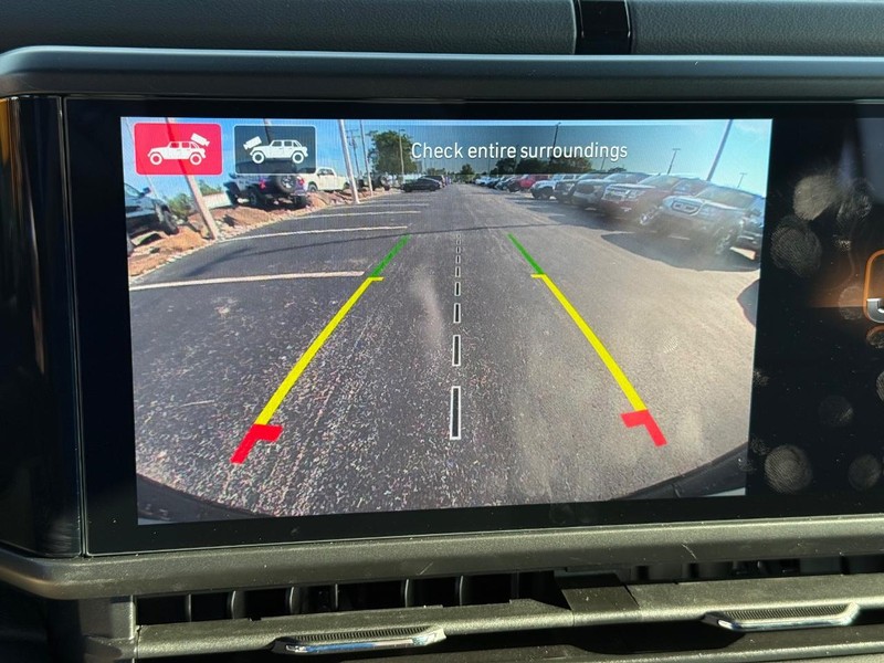 Jeep Wrangler Vehicle Full-screen Gallery Image 24