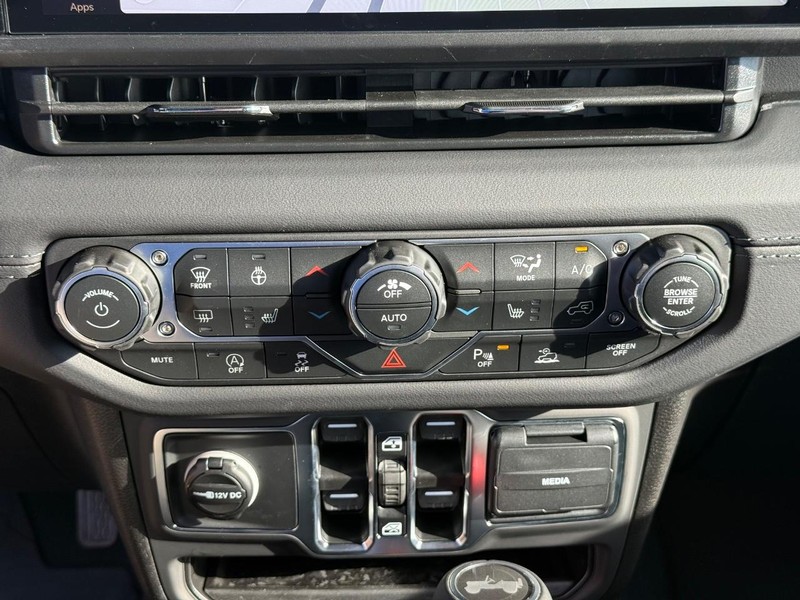 Jeep Wrangler Vehicle Full-screen Gallery Image 25