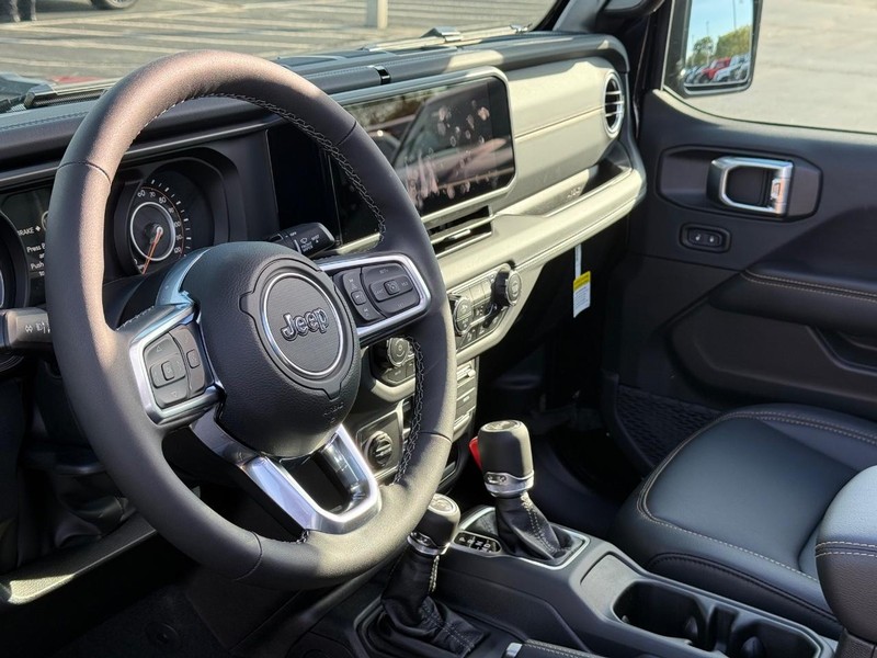 Jeep Wrangler Vehicle Full-screen Gallery Image 31