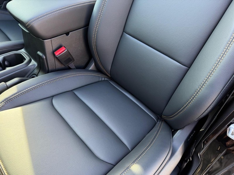 Jeep Wrangler Vehicle Full-screen Gallery Image 32