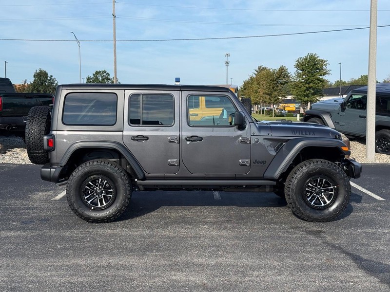 Jeep Wrangler Vehicle Full-screen Gallery Image 2