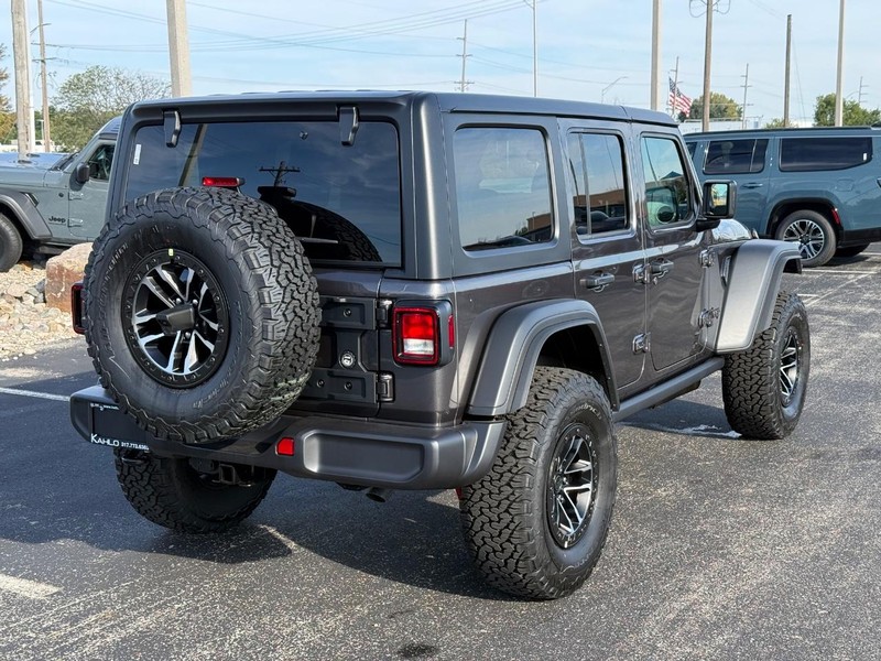 Jeep Wrangler Vehicle Full-screen Gallery Image 3