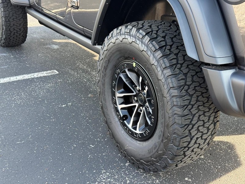 Jeep Wrangler Vehicle Full-screen Gallery Image 6